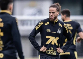 Bilal Brahimi en su entrenamiento con el Santos FC. (FOTO: Santos Futebol Clube)