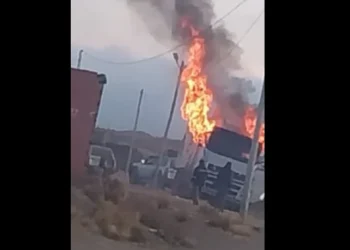 El camión que se incineró de contrabando este viernes. Foto: VLCC.