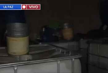 El combustible incautado en El Alto. Foto: Captura Bolivia Tv.