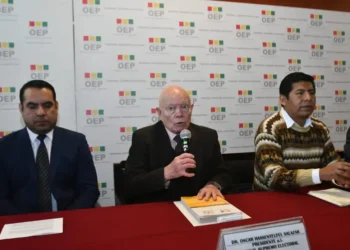 La Sala plena del TSE en conferencia de prensa.
Foto: APG