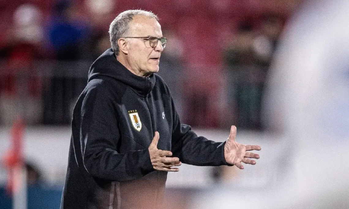 Marcelo Bielsa en el partido Uruguay vs Chile. (FOTO: AUF - Selección Uruguaya de Fútbol)