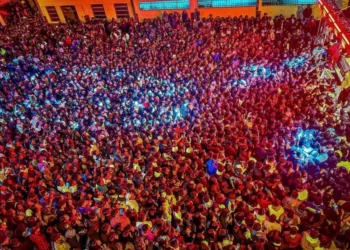 Había una gran aglomeraeción de estudiantes en la fiesta. Foto: Bolivia Nueva Digital.