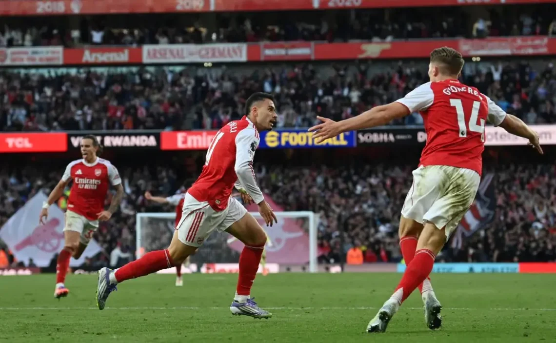 Gabriel Martinelli festejando el gol. (FOTO: AFP)