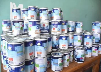 Más de 300 unidades de leche evaporada de la marca Gloria fueron decomisadas por ser falsificadas. FOTO: GAMLP