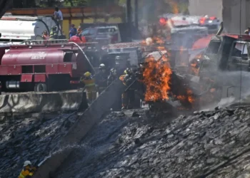 El camión cisterna volcó y luego explotó en Iztapalapa/AFP