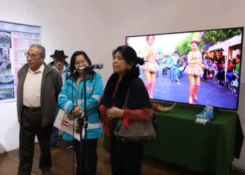 Acto inaugural de la exposoción. Foto: GAMLP