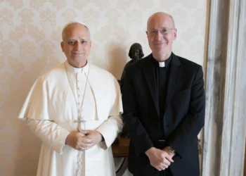 papa_james_vaticano.jpg
