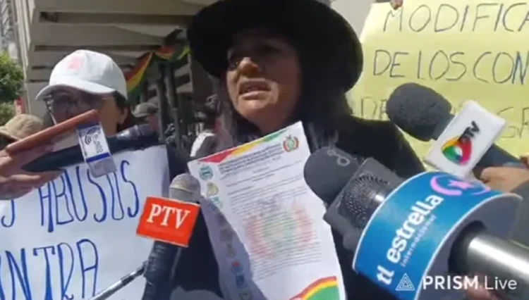 Una facción de los prestarios protestó este miércoles. Foto: Tele Estrella.