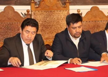 La firma de convenio entre la USFX y el Gobierno. Foto: Ministerio de Desarrollo Rural.