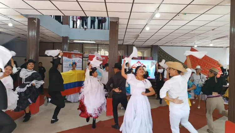 Con tres países invitados, El Alto abre el XXI Festival Internacional de la Cueca. FOTO: GAMEA