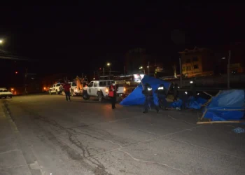 Personal de la Alcaldía desalojó los puestos de los amautas del puente de Río Seco. FOTO: GAMEA
