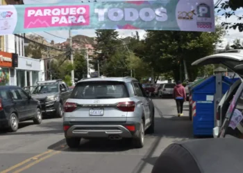 La Alcaldía de La Paz puso en marcha el plan de parqueos tarifados. FOTO: GAMLP