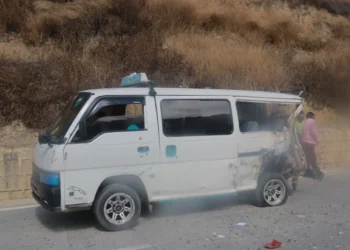 Uno de los minibuses involucrados en el accidente/APG