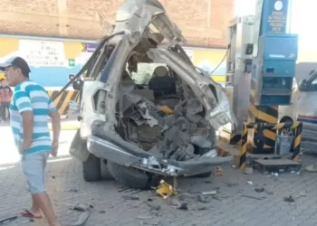 El vehículo quedó destruido por la explosión/RRSS
