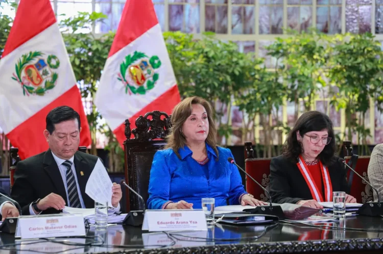 La acusan de no solucionar la crisis de seguridad/Presidencia del Perú