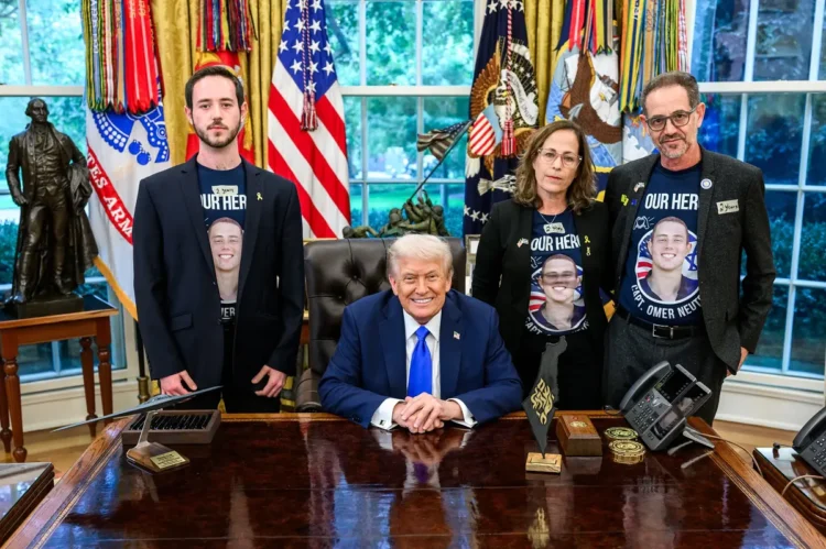 Trump se reunió el lunes con familiares de rehenes en Gaza/The White House