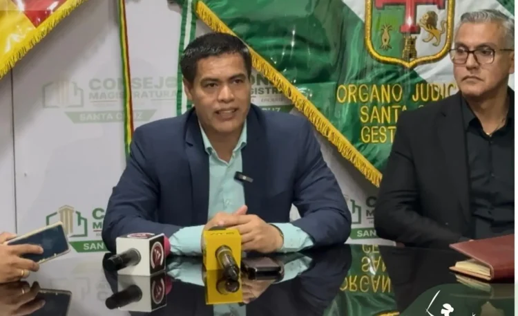 El consejero Carlos Spencer brinda una conferencia de prensa. (Consejo del Magistratura)