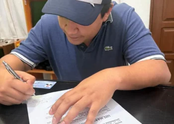 Marcelo Arce Mosqueira, hijo del presidente Luis Arce, se presenta ante la Fiscalía de Santa Cruz.