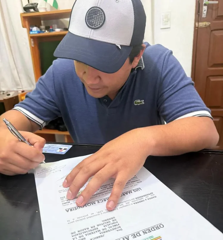 Marcelo Arce Mosqueira, hijo del presidente Luis Arce, se presenta ante la Fiscalía de Santa Cruz.