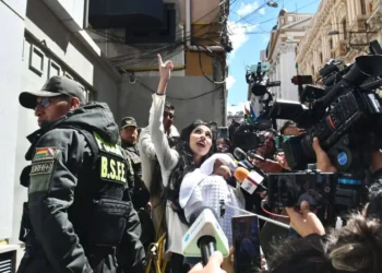 Brenda Lafuente llega hasta la Casa Grande del Pueblo. (Foto: APG)