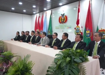 El fiscal general del Estado, Roger Mariaca, junto a los fiscales departamentales.