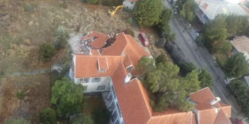Demolición de la casa. Foto: Facebook