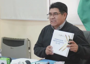 El ministro de Educación, Omar Veliz, en conferencia de prensa. FOTO: Ministerio de Educación