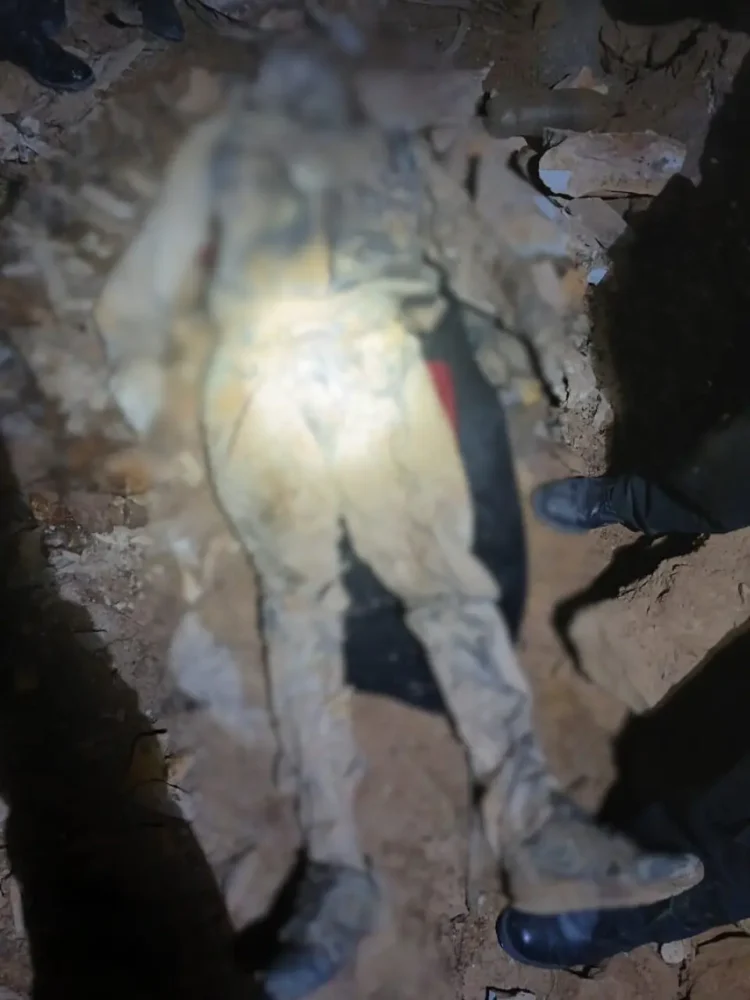 Los restos óseos de un hombre fueron hallados en una mina abandonada de Oruro. FOTO: Fiscalía de Oruro.