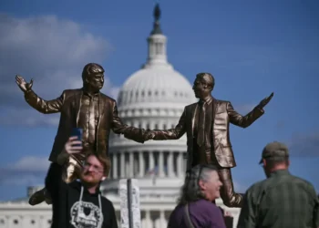 La estatua fue instalada a unos metros del Capitolio/AFP