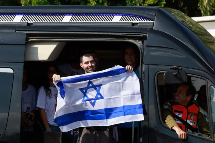 Emoción y llanto en el regreso de los rehenes a Israel/AFP/Ejército de Israel