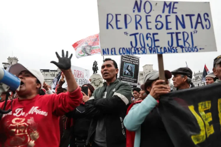 La Generación Z y otros colectivos se movilizaron en Lima/AFP