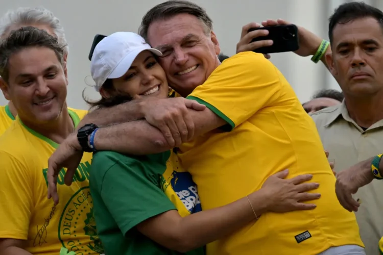 La esposa de Bolsonaro cobró protagonismo desde la detención de su esposo/AFP