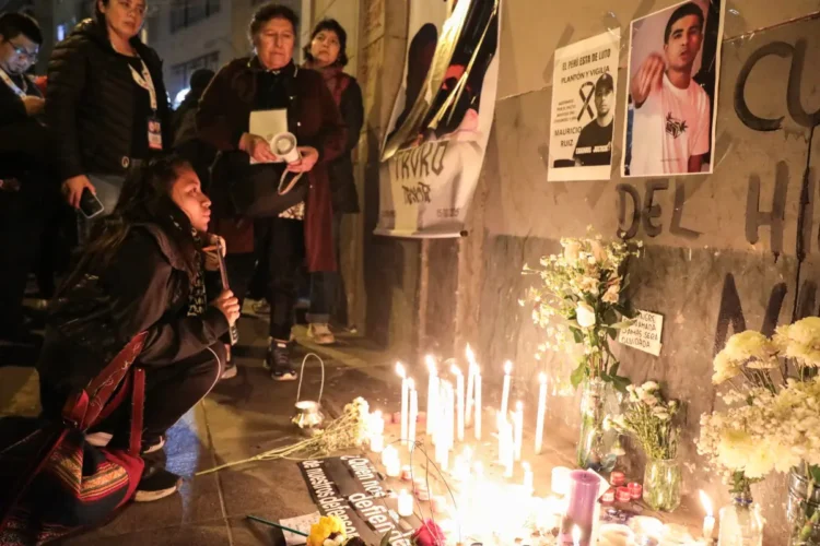 Encendieron velas y colocaron flores donde fue abatido Eduardo Ruiz/AFP