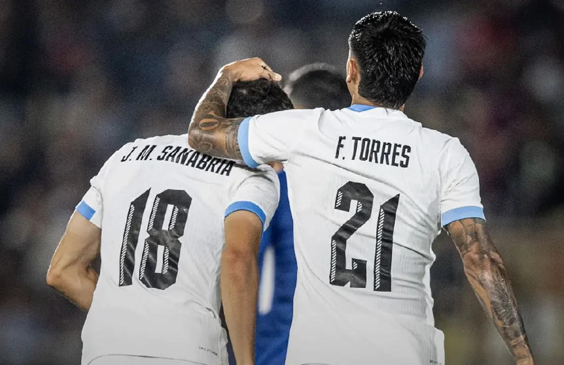 Torres y Sanabria autores de los goles de la victoria. (FOTO: AUF - Selección Uruguaya de Fútbol)