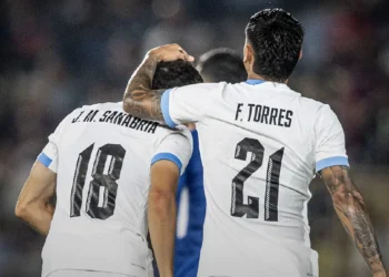 Torres y Sanabria autores de los goles de la victoria. (FOTO: AUF - Selección Uruguaya de Fútbol)