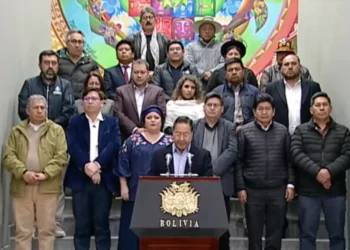 El expresidente Luis Arce está  acompañado por su entonces gabinete de ministros.
Foto: captura LuchoXBolivia