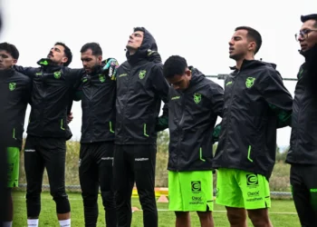 El seleccionado boliviano previo a un entrenamiento en Estambul (FBF).