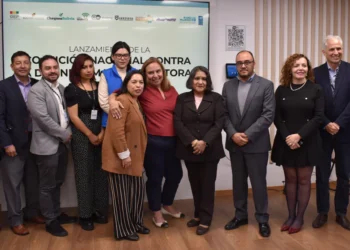 Representantes de las organizaciones civiles de la Coalición Nacional de Lucha contra la Desinformación .