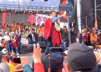 Rodrigo Paz participa de su cierre de campaña en El Alto.