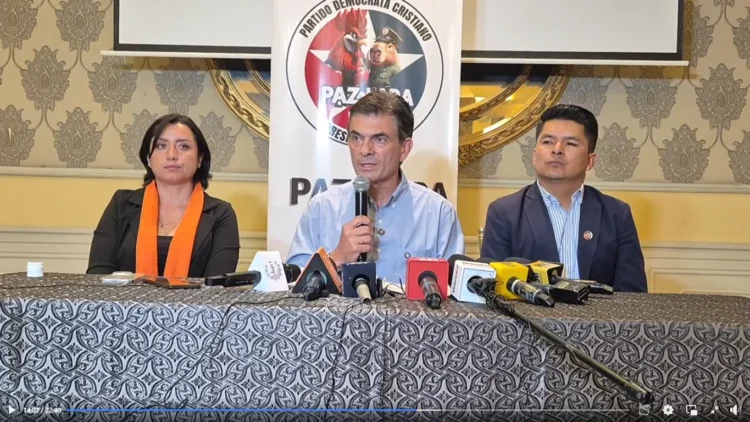 El candidato del PDC, Rodrigo Paz, brinda una conferencia de prensa.