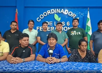 El expresidente Evo Morales brinda una conferencia de prensa.