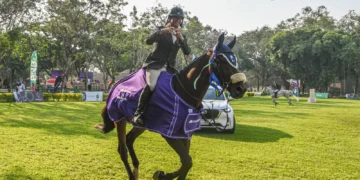 El jinete Diego Canelas  celebra su consagración (Arturo Bedoya).
