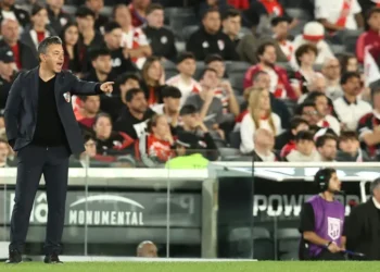 El entrenador de River Plate, Marcelo Gallardo, en el campeonato argentino ante Deportivo Riestra. (FOTO: APG)
