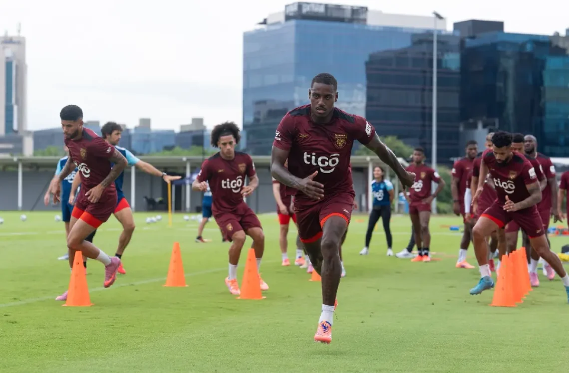 Jugadores de la selección de Panamá entrenando para enfrentar a El Salvador. (FOTO: Fepafut Panama)