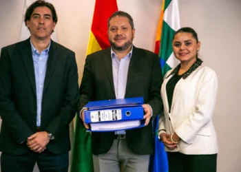 El Ministerio de Hidrocarburos entrega información al próximo gobierno. Foto: MHE.