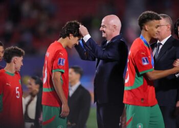 Gianni Infantino en la ceremonia de premiación a la selección de Marruecos, campeona mundial Sub-20 (AFP)