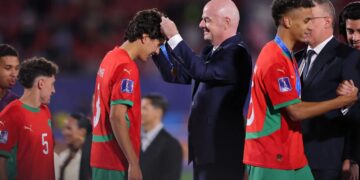 Gianni Infantino en la ceremonia de premiación a la selección de Marruecos, campeona mundial Sub-20 (AFP)