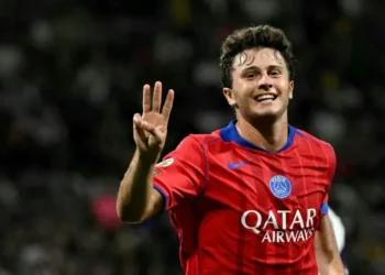 Joao Neves celebra el sexto gol de su equipo, tercero particular, ante el Toulouse FC. (FOTO: AFP)