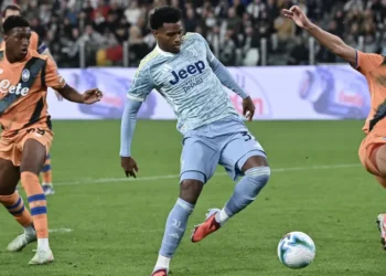 Juan Cabal durante el partido de 5ª jornada de Serie A contra el Atalanta. (FOTO: AFP)