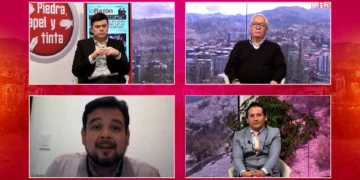 Los economistas Alberto Bonadona, Jorge Akamine y Omar Velasco en Piedra, Papel y Tinta de La Razón.